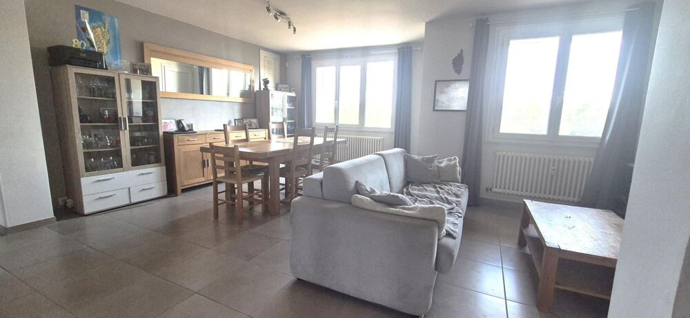 Bourg-en-Bresse  Bel appartement T4 rénové à deux pas de léglise de Brou