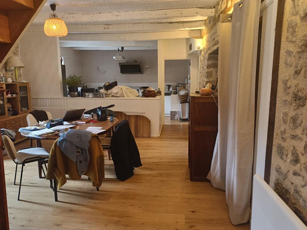 MAISON EN PIERRES 4 CHAMBRES JARDIN DEPENDANCE DANS VILLAGE TOURISTIQUE