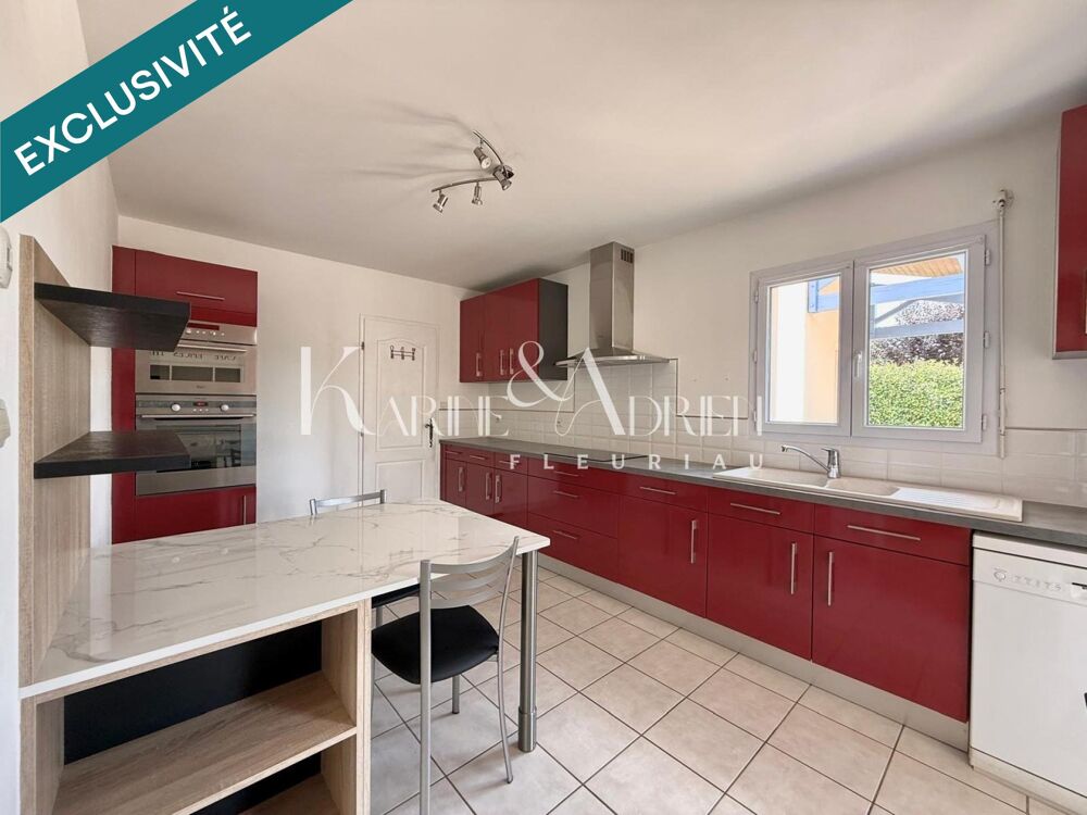 Villa avec vie de plain-pied, jardin et double garage