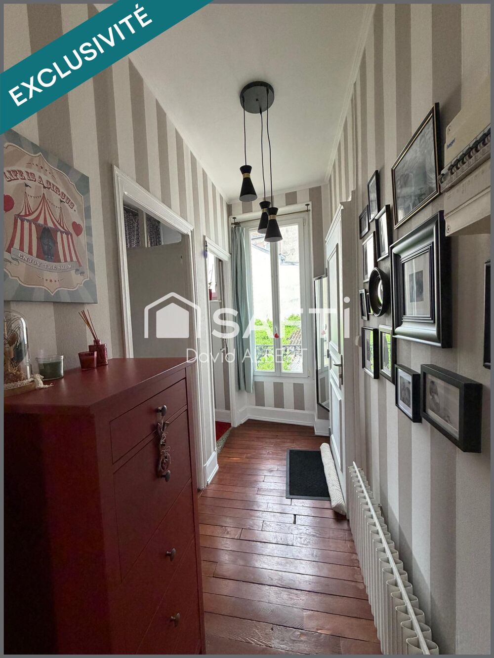 Duplex de caractère avec garage à deux pas du centre ville .