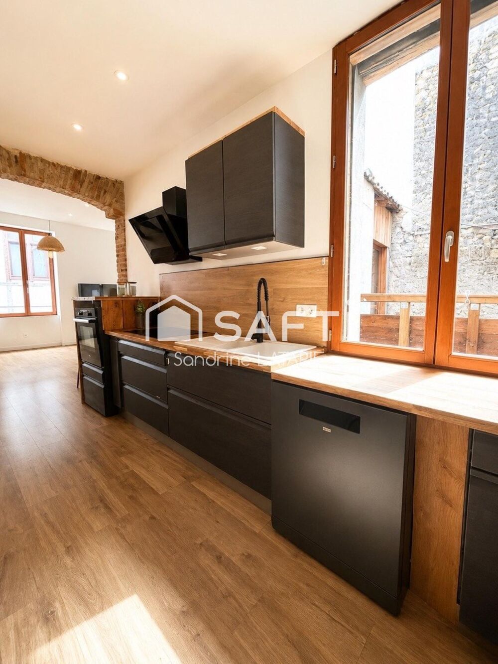 Maison de village avec 2 apts et un local commercial
