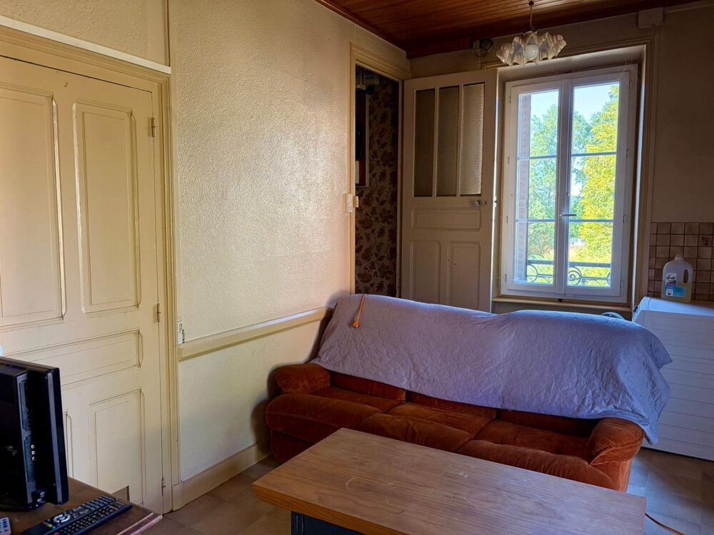 Vente Maison Maison d'habitation sur 2 niveaux avec sous-sol Giat