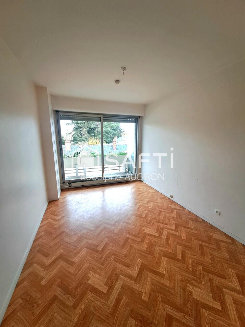 Bel appartement , deux chambres,avec vue sur la Loire et grand balcon