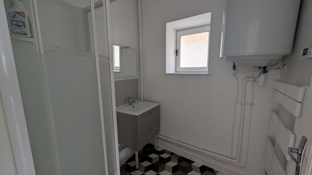 Location Appartement A louer   studio  en  centre plein  ville Villeneuve-sur-yonne