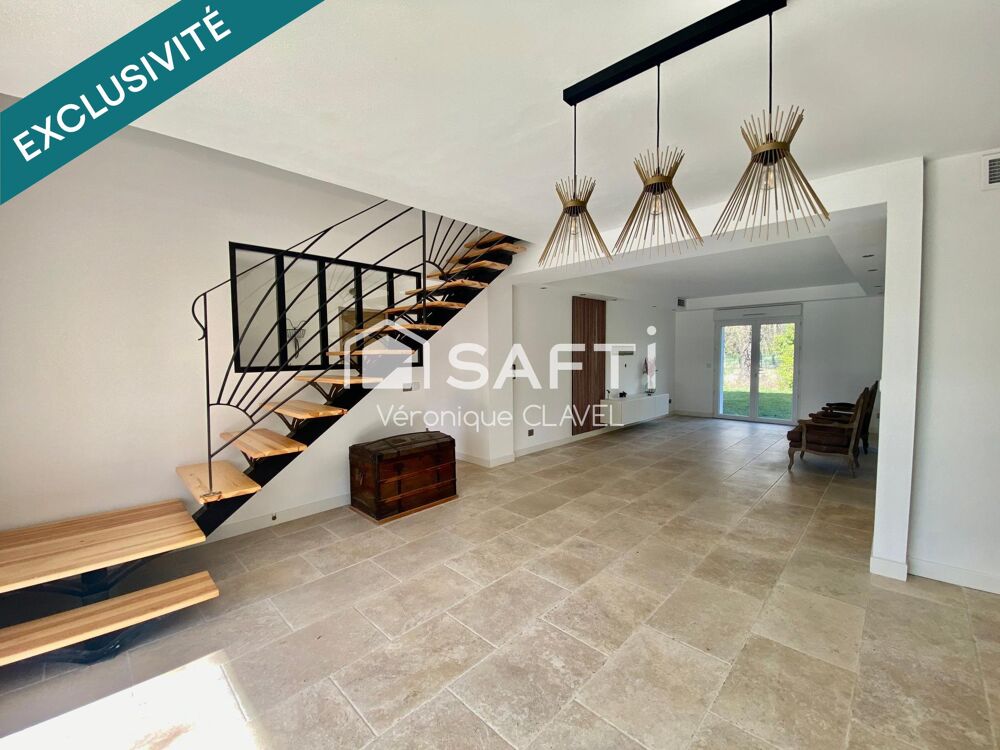 Propriété de 220m2 posée sur un terrain arboré de 1256m2 au calme