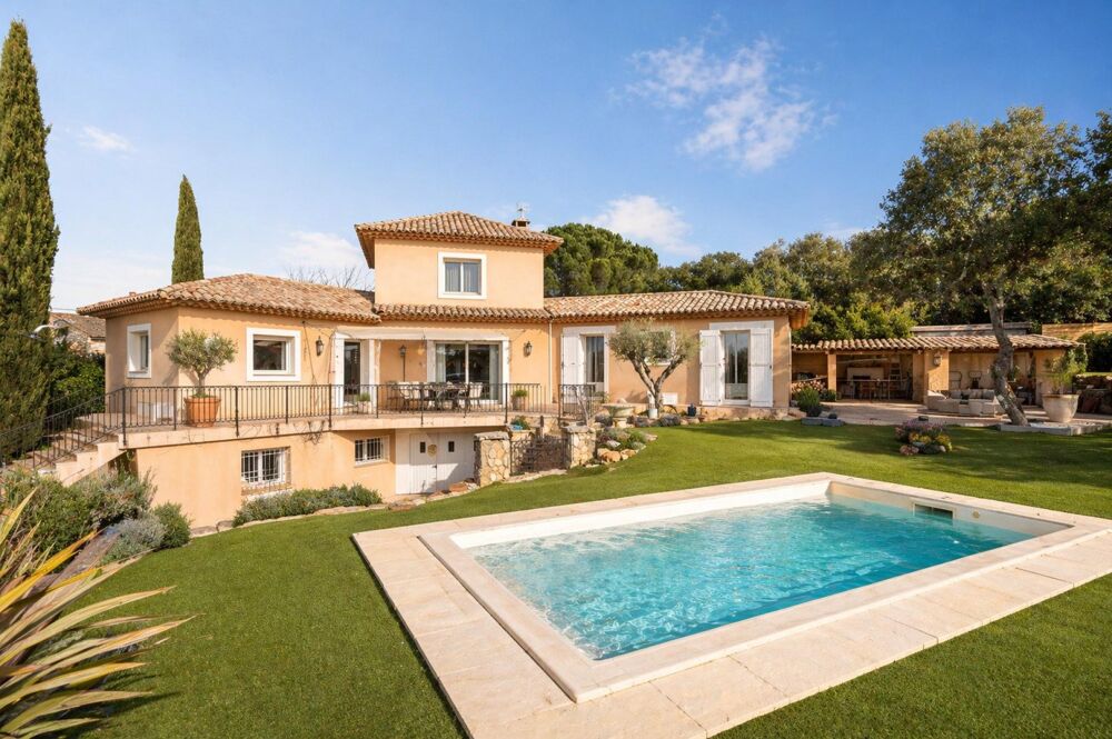 Villa lumineuse avec piscine, tout confort , au calme