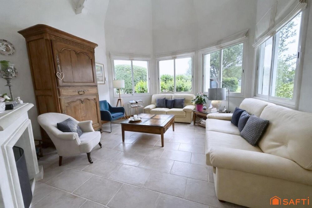Villa d' architecte avec piscine sur le Golf
