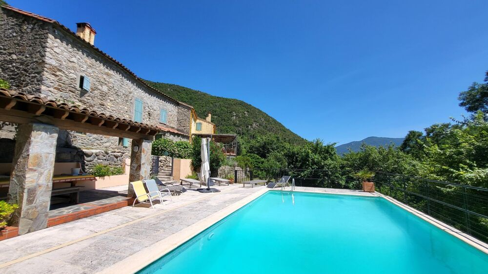 Splendide et spacieuse propriété avec dependances et piscine