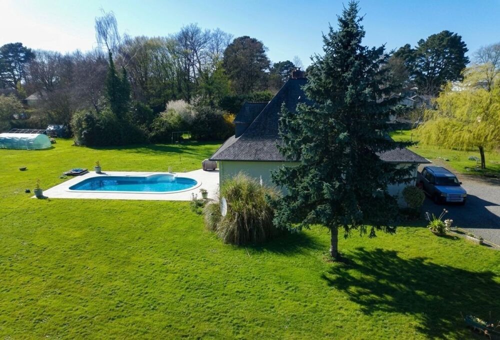 Magnifique Propriété de Caractère - 200 m² Habitables sur 5 283 m² de Terrain avec Piscine