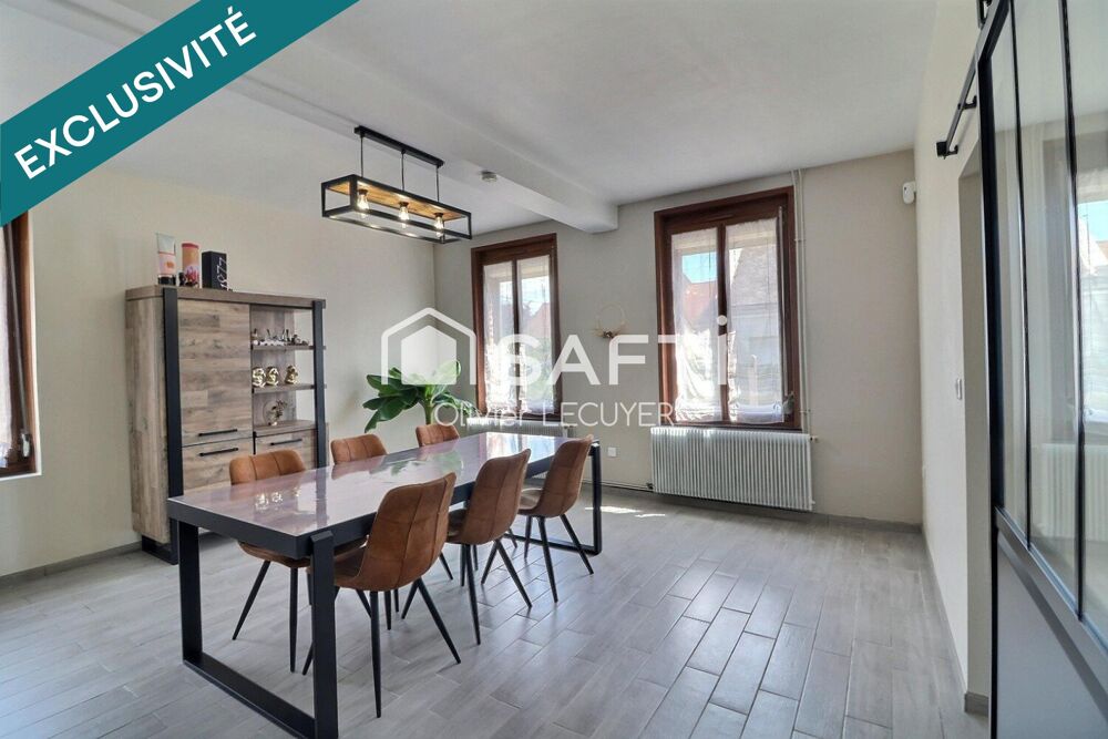 Longère 3 chambres, avec 80 m2 de dépendance, grand stationnement, vaste jardin clos, le tout au calme dans un village avec des