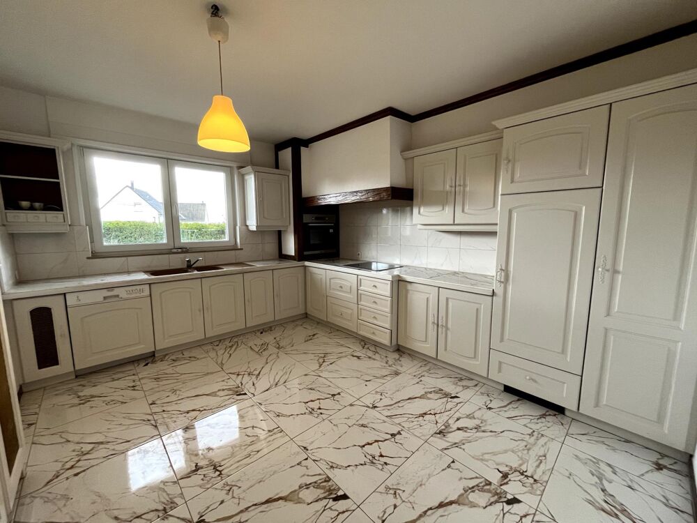 Belle maison plain-pied de 151 m² avec 4 chambres et sous-sol complet sur 16,50 ares à Hirtzfelden