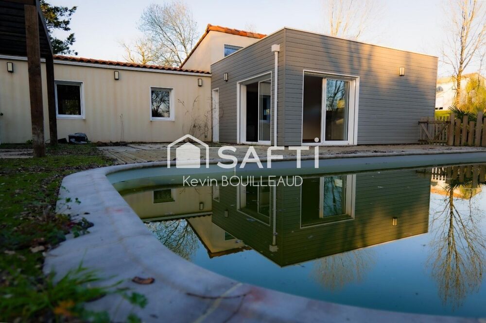 Maison lumineuse avec piscine et terrasse