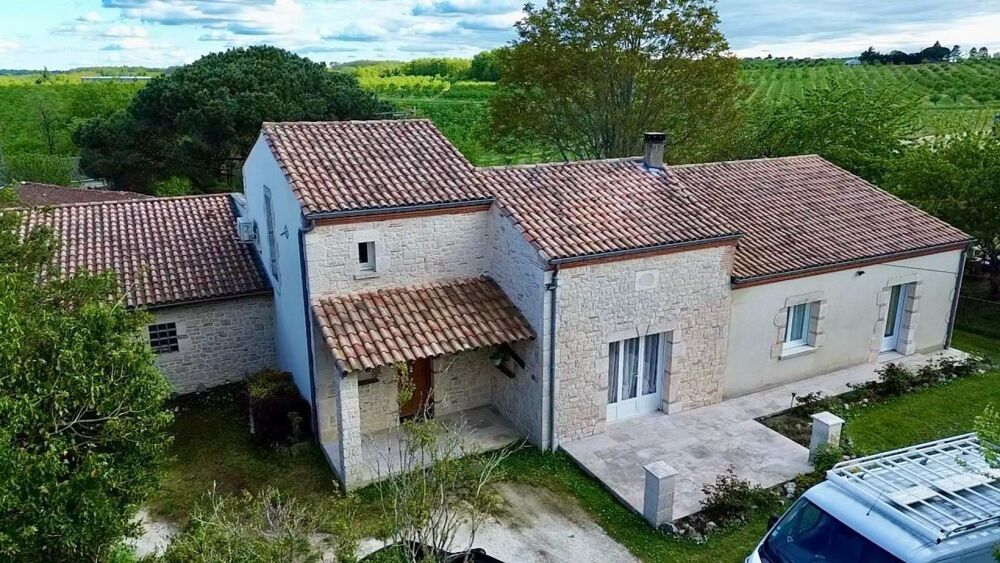 Ensemble immobilier idéalement situé entre Villeneuve-sur-Lot et Agen de nombreuses dépendances sur une parcelle de 2454m2