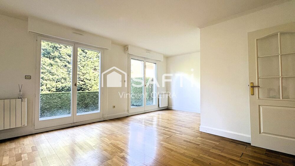 Studio lumineux avec terrasse Villa Médicis Victor Hugo.