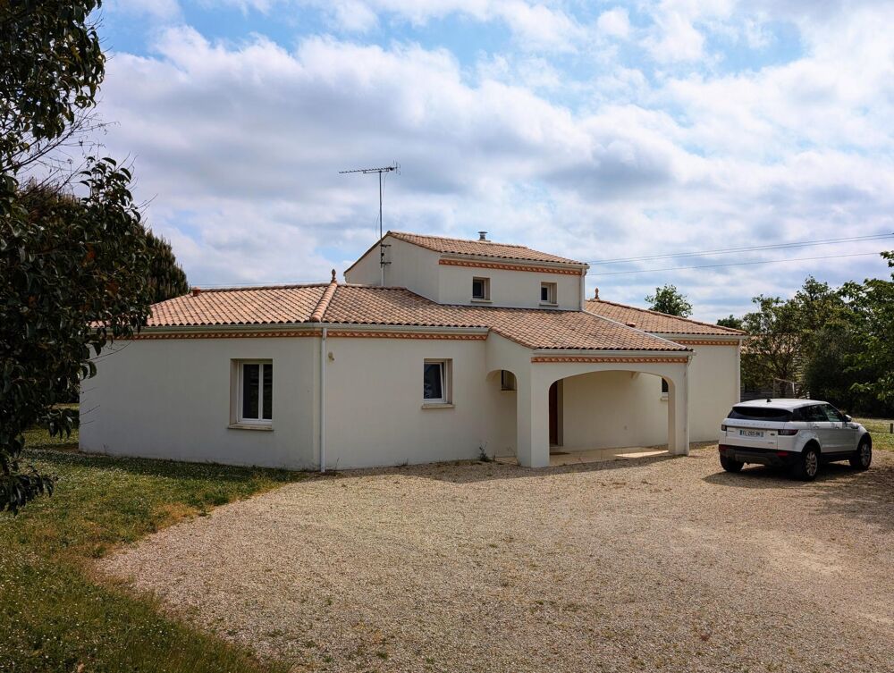 Jolie propriété, maison principale, piscine, grande dépendance et garage