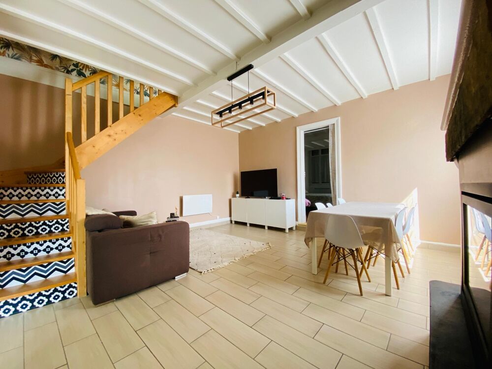Vente Maison SAINT-MÉDARD CENTRE – CHARMANTE MAISON DE VILLE RÉNOVÉE DE 97 M² – 3 CHAMBRES  – COUR – CHEMINÉE Saint-medard-en-jalles