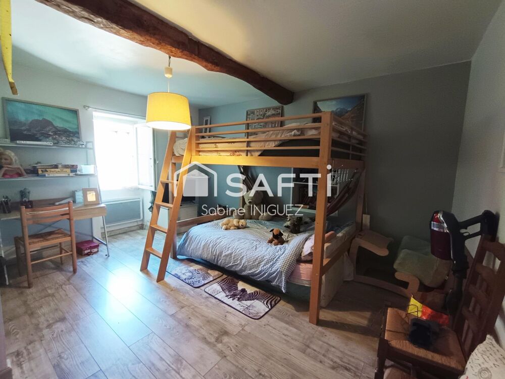 MAISON DE VILLAGE ATYPIQUE, RENOVEE