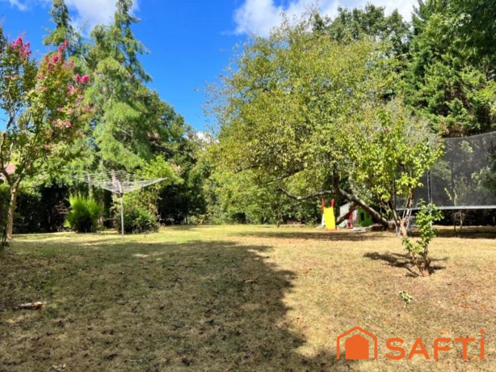 Vente Maison Très belle propriété  T7 d'environ 252 m2 + studio et  garage Saint-cesaire