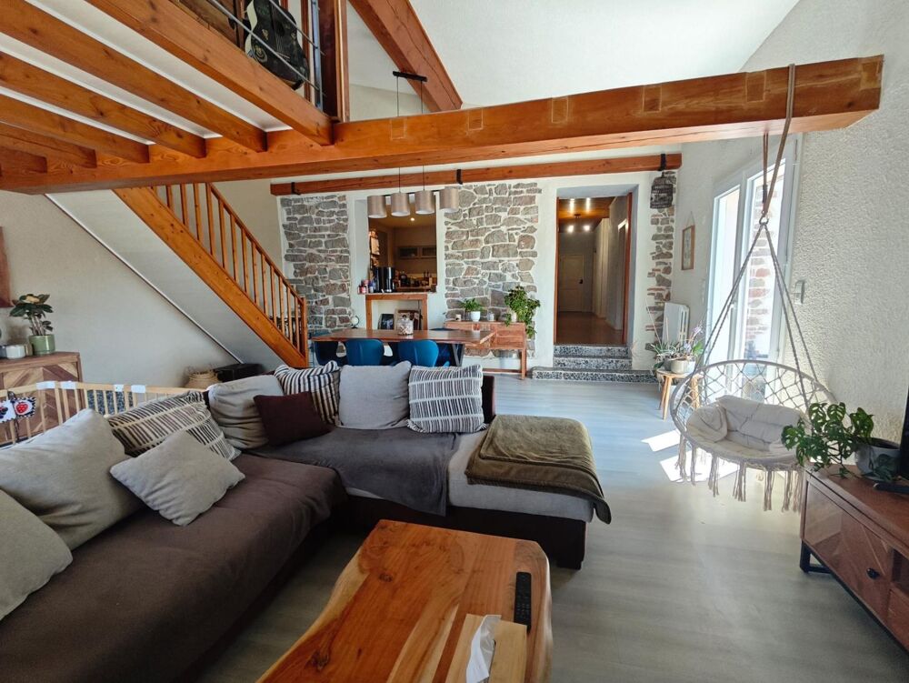 Maison de village avec jardin, terrasse, garage et fort potentiel  Idéale grande famille ou investissement