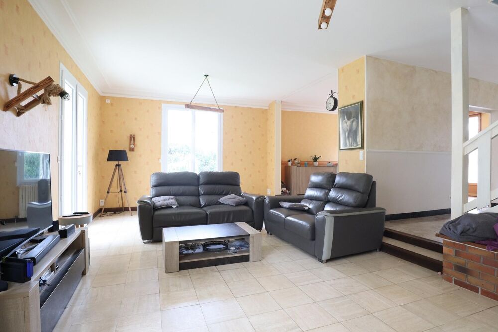 Vente Maison Maison 6 chambres avec garages et piscine sur terrain de 5000m2 Sauze-vaussais