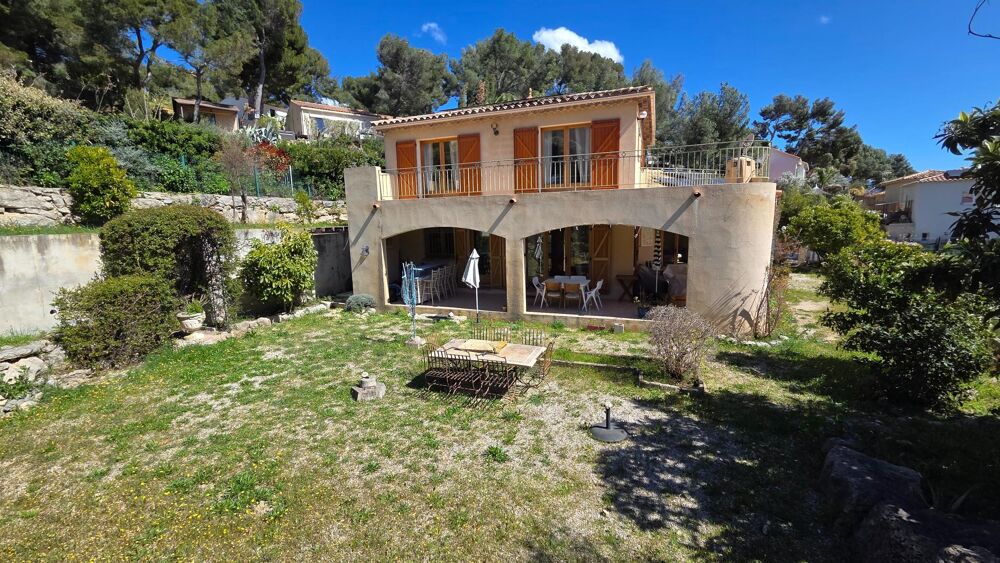 La Cadière, Maison T5 de 134 m² implantée sur 1016 m² de terrain.