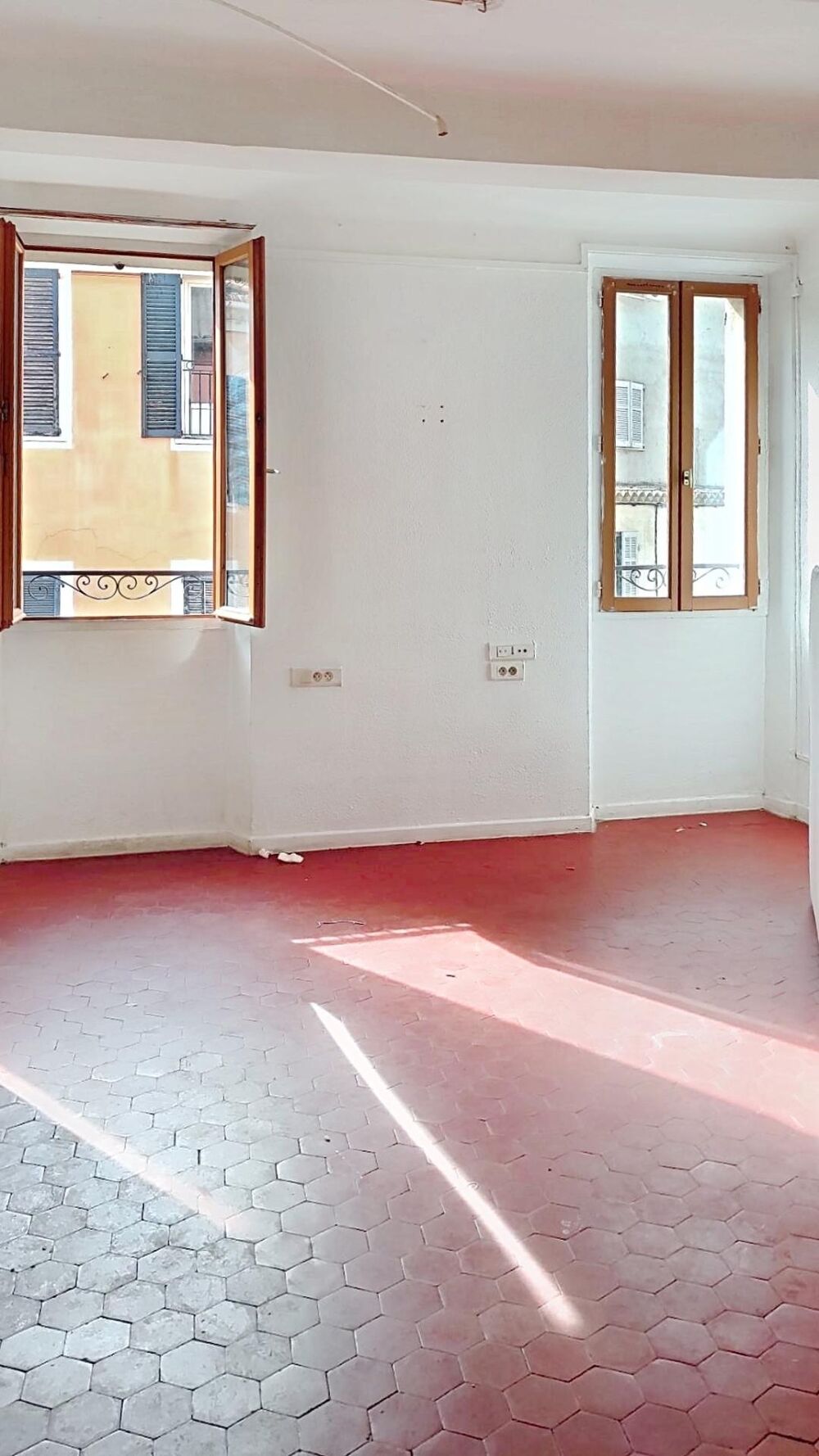 Opportunité rare! 3 appartements! idéal investisseur ! Tres lumineux et dans un même immeuble