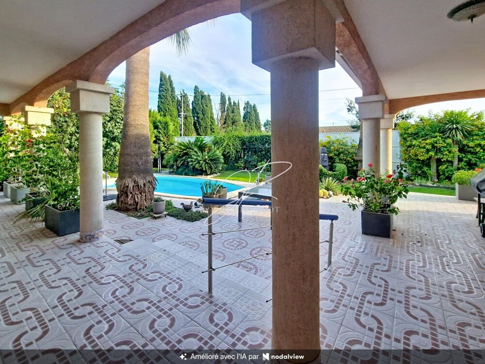 Villa T7 5 chambres 255 m² garage et piscine