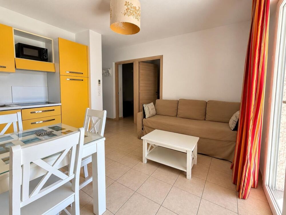 Le charme dun appartement, le privilège dune résidence avec piscine.