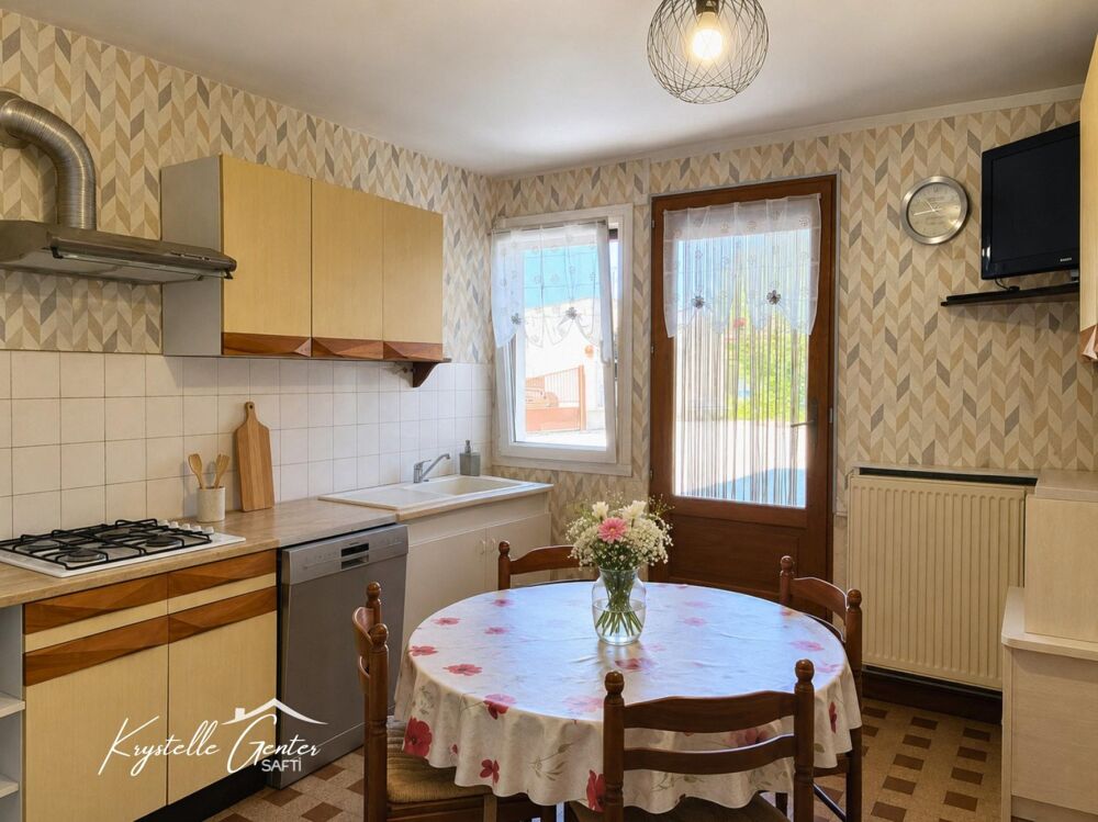 Vente Maison Maison 170 m² utiles, terrain arboré, dépendances Dole