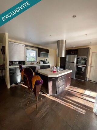  Maison  vendre 10 pices 300 m