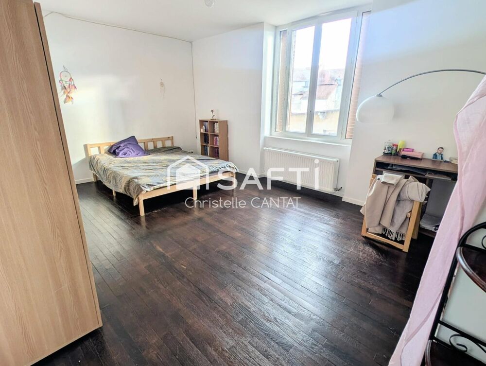 Vente Immeuble Immeuble avec un F4, un F3, garages et dépendance. Commentry