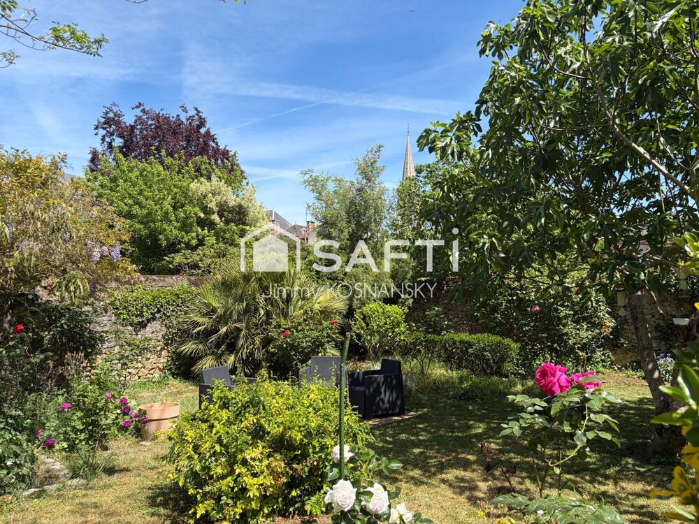 Maison de caractère et jardin arboré
