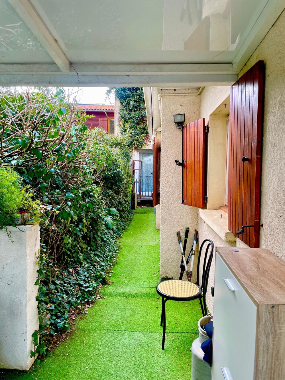Maison T3 avec belle terrasse verdoyante de 27 m2 et place de parking dans garage