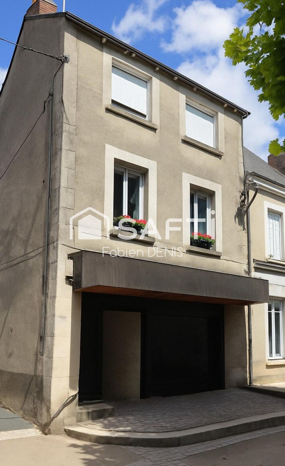 Vente Immeuble Immeuble avec local commercial et appartement – Centre-ville de Contres Contres