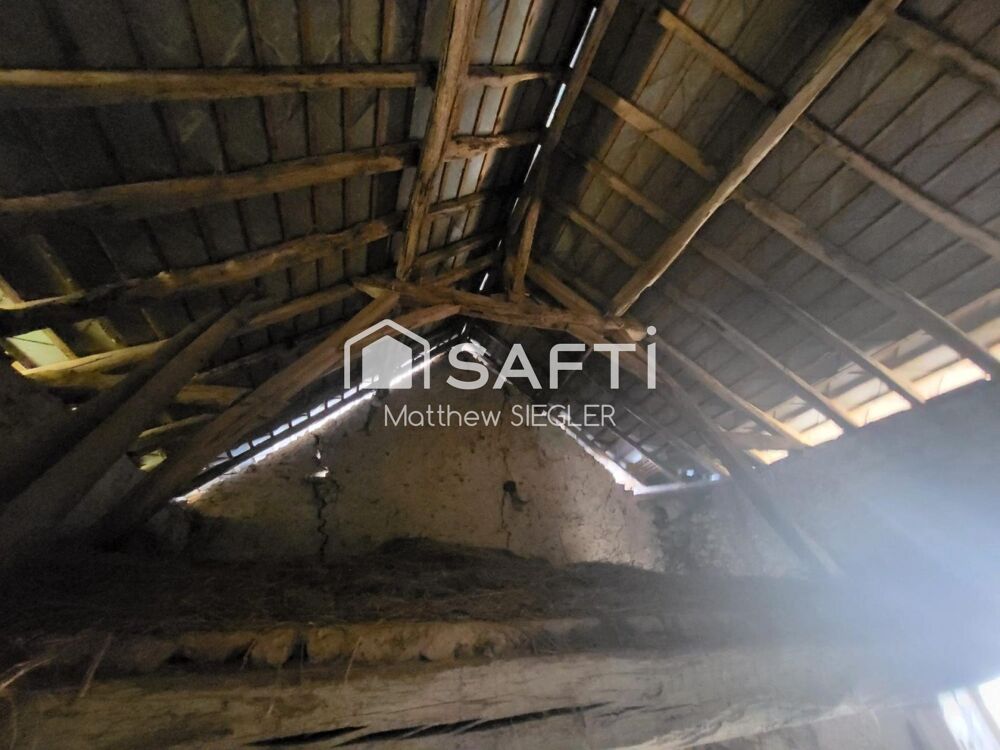Vente Immeuble À Cinq-Mars-la-Pile, découvrez ce hangar de 70 m² sur un terrain de 766 m², offrant un beau potentiel pour un projet d'aménageme Cinq-mars-la-pile