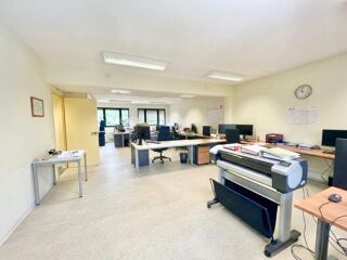   Plateaux de bureaux de 134m2 modulables + 5 places de parking privatives Dijon