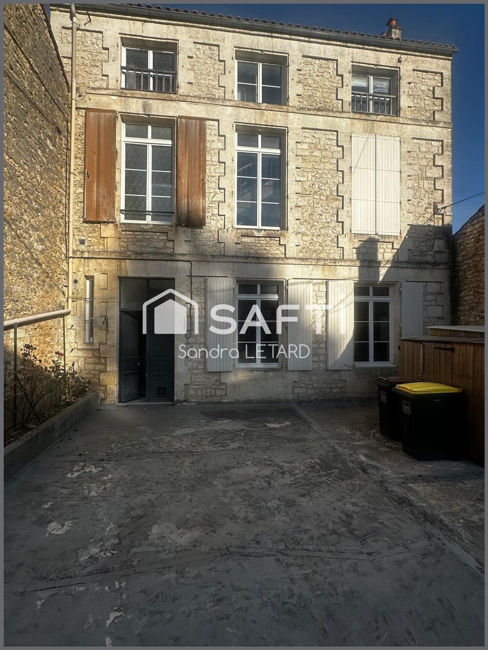 Maison 9 pièces 221 m² · à Angouleme · 221 m² · 270 000 €