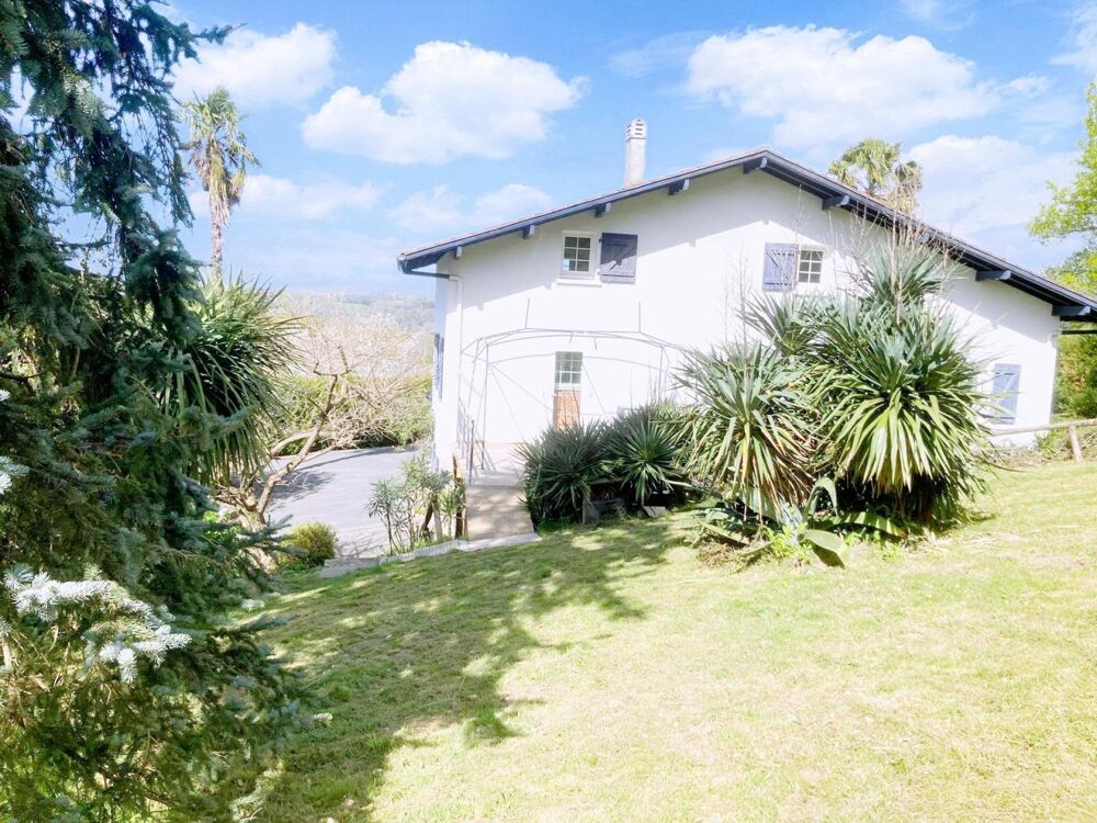 Cambo les bains avec vue à 180 degrés, propriété sur 6500m2 de terrain