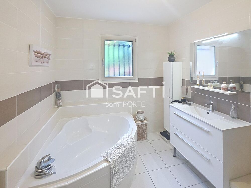 À VENDRE : Belle Villa Familiale d'environ 160 m² à Étage  Grands Volumes & Terrain Arboré