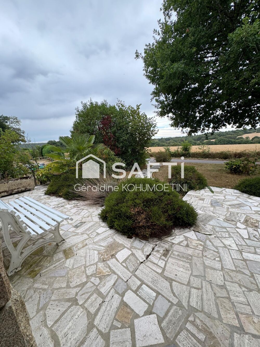Grand terrain et beaux espaces-Cadre verdoyant