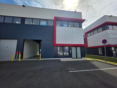 LOCAL COMMERCIAL BUREAUX  190 M2 2735 77600 Chanteloup-en-brie
