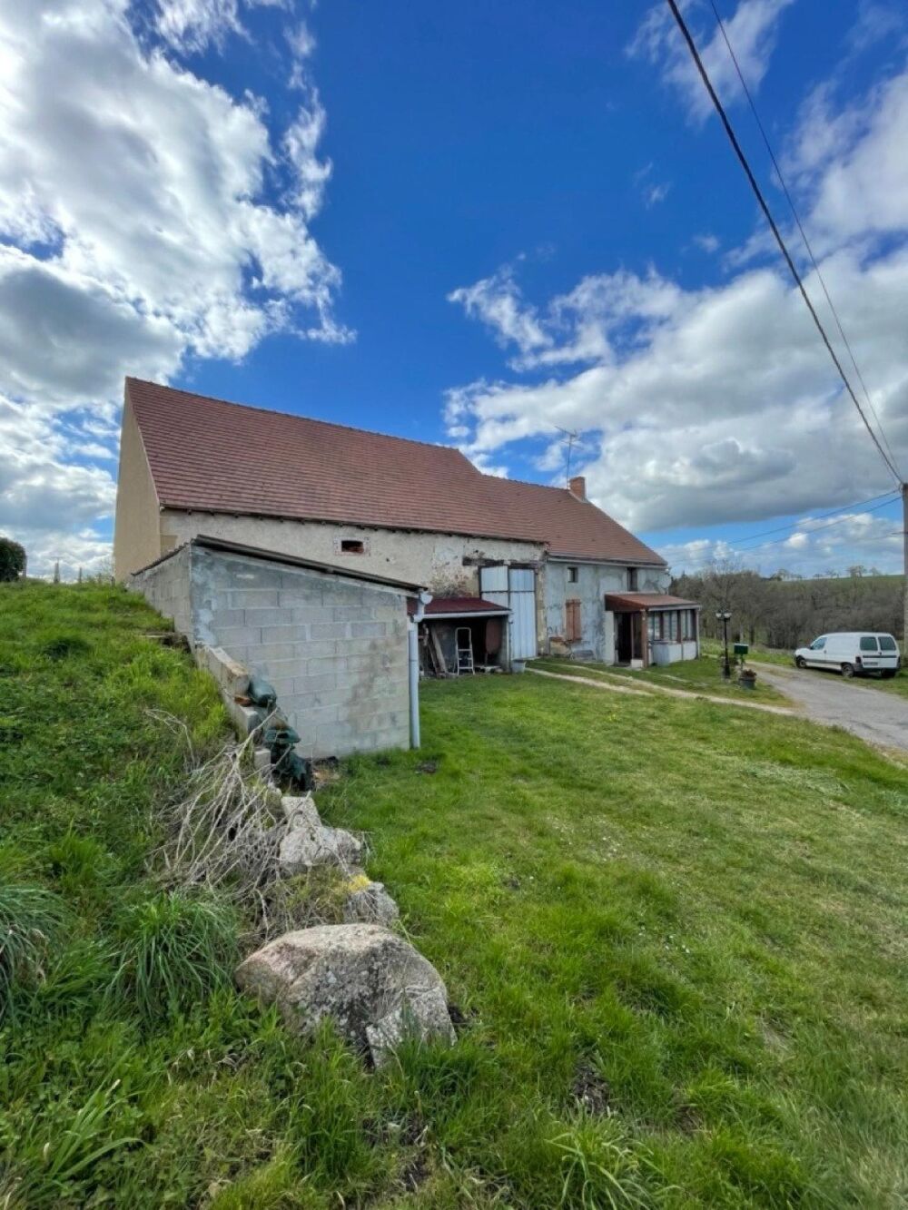 Vente Maison Au cœur de l'Allier, à Murat, venez découvrir cette maison de campagne pleine de potentiel ! Murat
