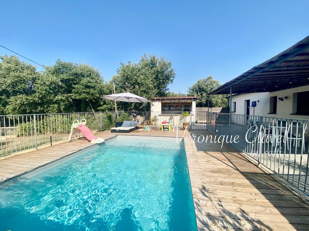 Villa contemporaine de 116m2 2019 posée sur un terrain de 1042m2 avec piscine