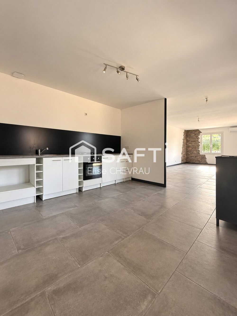 Vente Maison Lugny – Maison de plain-pied rénovée au calme Lugny