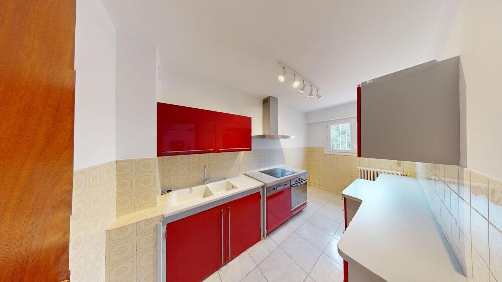 Location Appartement Appartement composé de 2 chambres- double séjour- balcon- cave et pkg Bandol