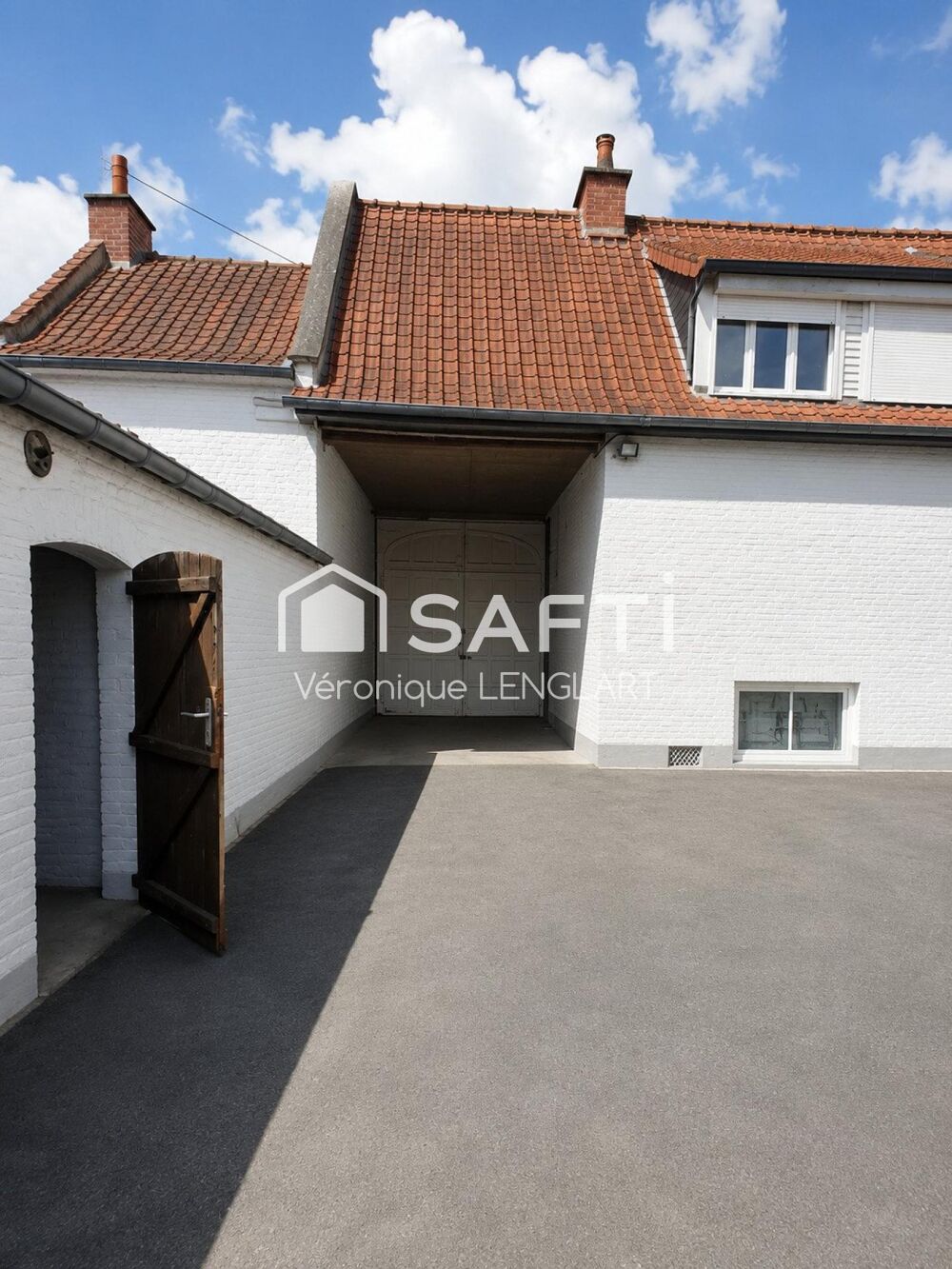 Ensemble immobilier composé d'une fermette au carré, grange de 300 m2 et deux terrains à bâtir