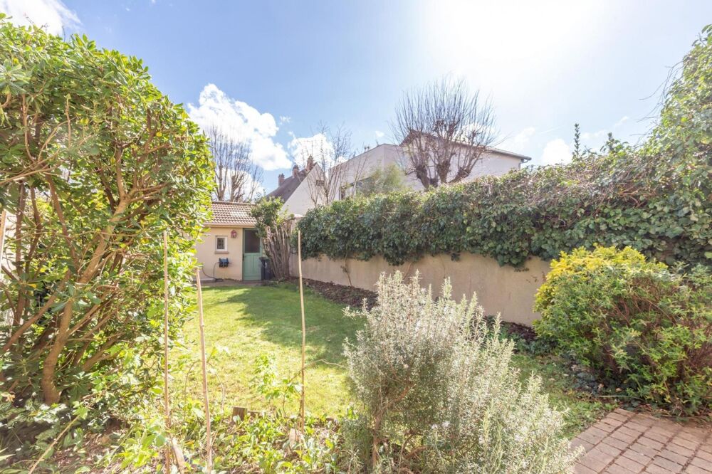 Vente Maison A seulement 200 mètres du RER A et à proximité de Vincennes Fontenay-sous-bois