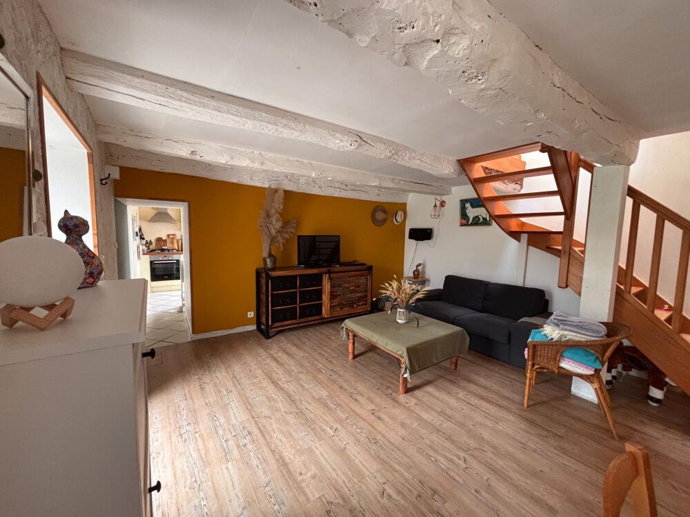 Maison rénovée t4 d'env.114 m2 sur 1321 m2 de terrain proche de Carhaix.