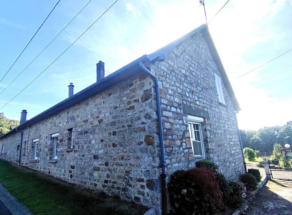 Vente Maison belle maison de campagne offrant une vue exceptionnelle et dégagée sur la vallée de Mortain, Mortain-bocage