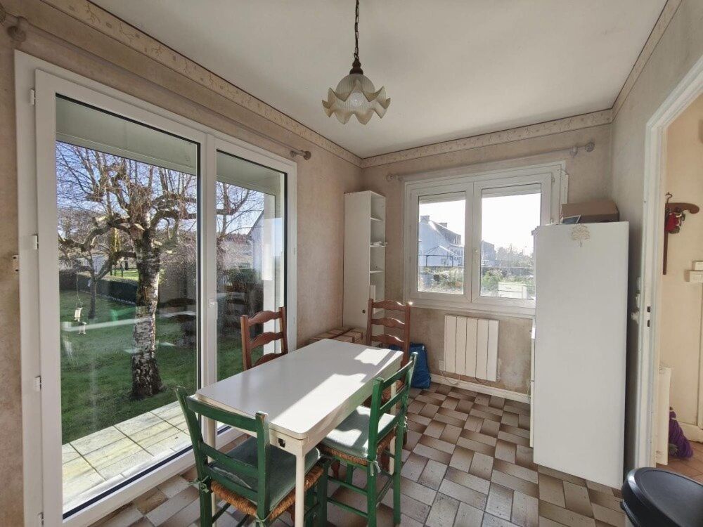 Maison située dans le bourg de Pleugueneuc
